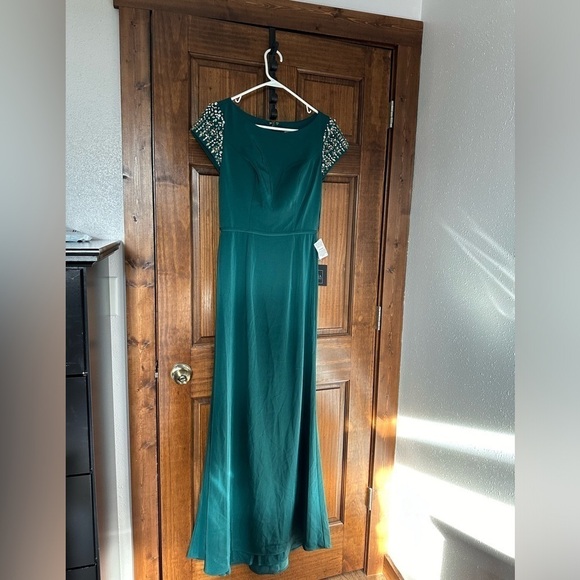 IEENA FOR MAC DUGGAL Beaded Cap Sleeve Bateau Column Dress In Emerald Green - Picture 3 of 8